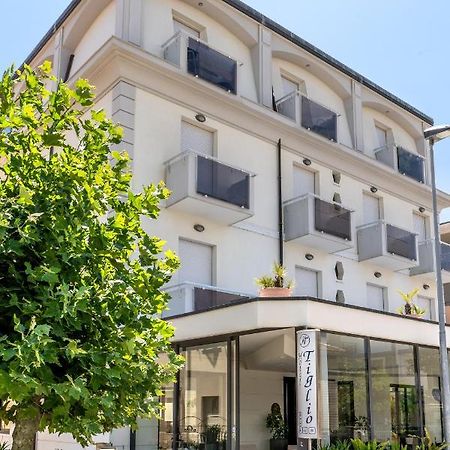 Hotel Tiglio Rimini Exteriör bild