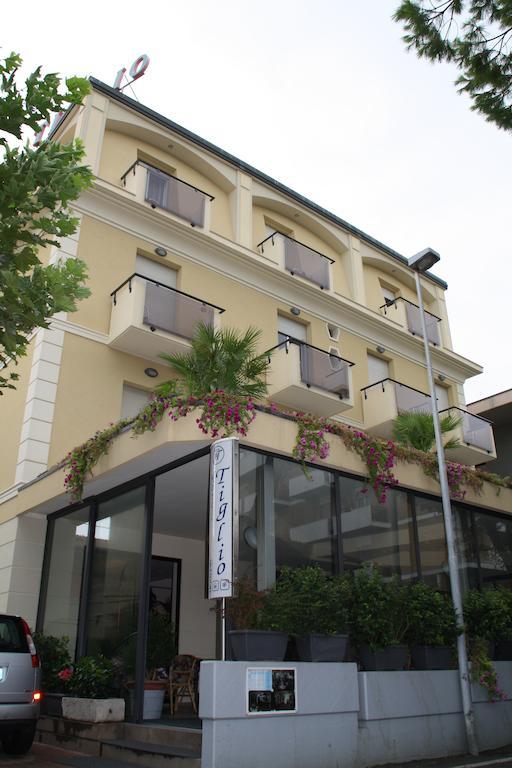 Hotel Tiglio Rimini Exteriör bild