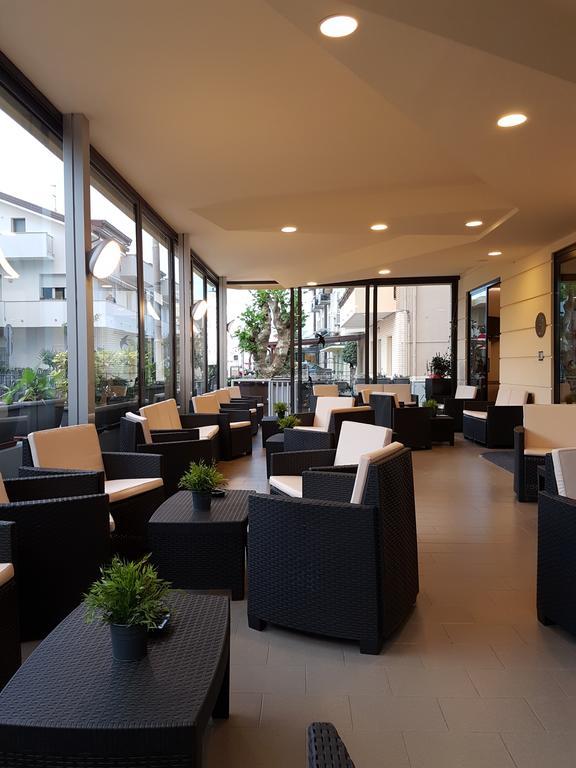Hotel Tiglio Rimini Exteriör bild