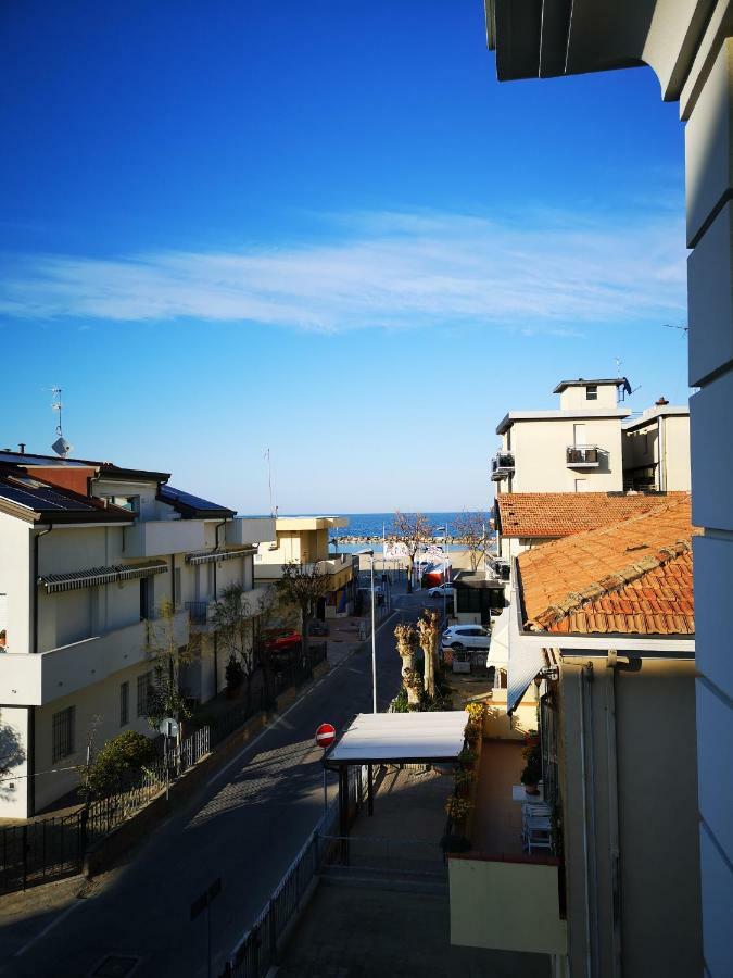 Hotel Tiglio Rimini Exteriör bild