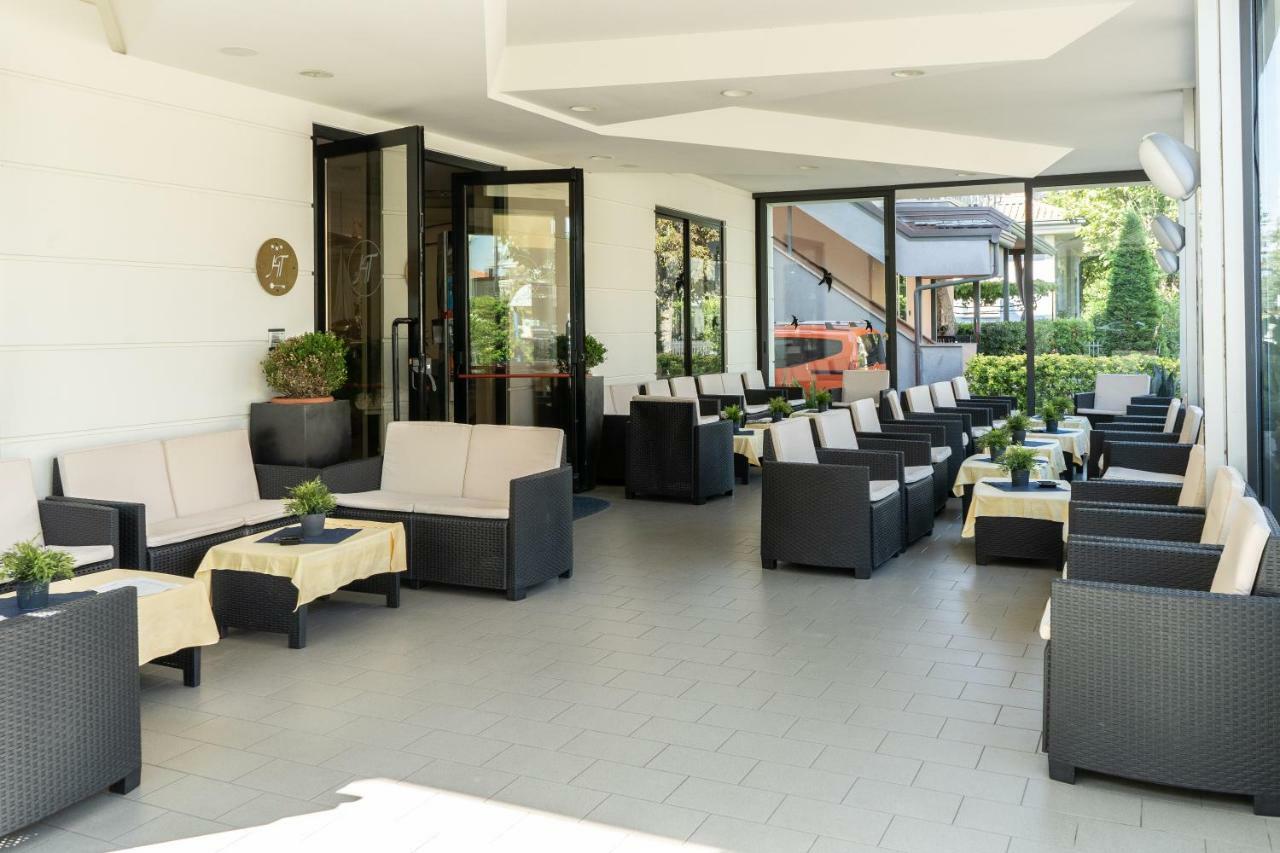 Hotel Tiglio Rimini Exteriör bild