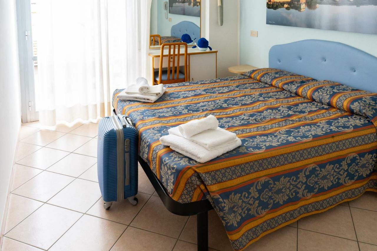 Hotel Tiglio Rimini Exteriör bild
