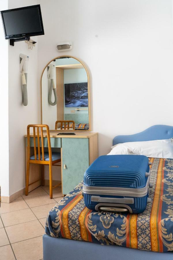 Hotel Tiglio Rimini Exteriör bild