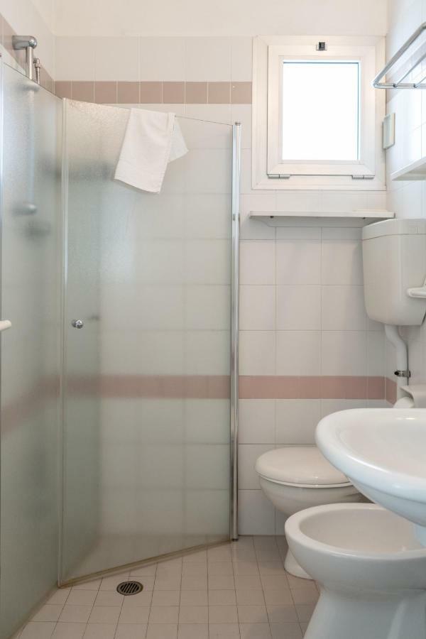 Hotel Tiglio Rimini Exteriör bild