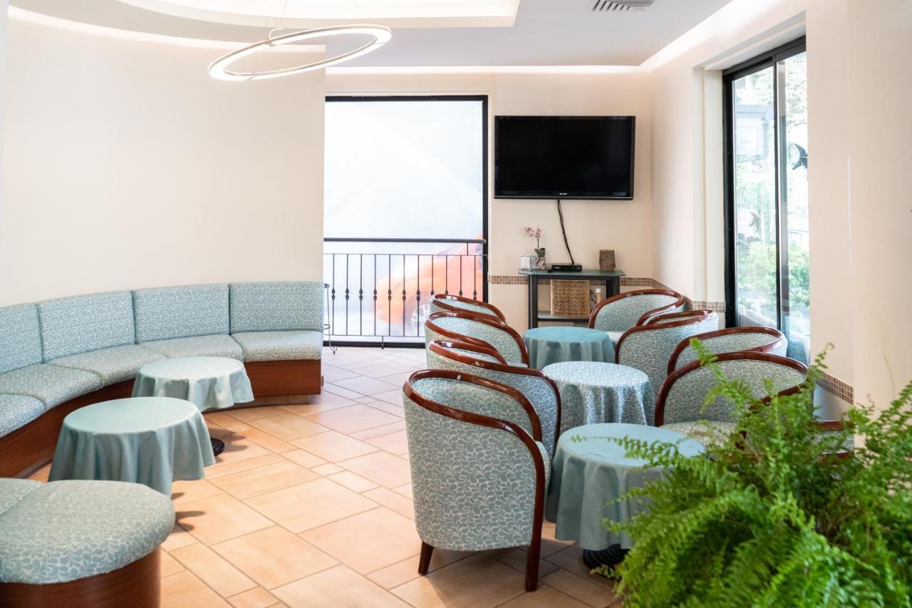 Hotel Tiglio Rimini Exteriör bild
