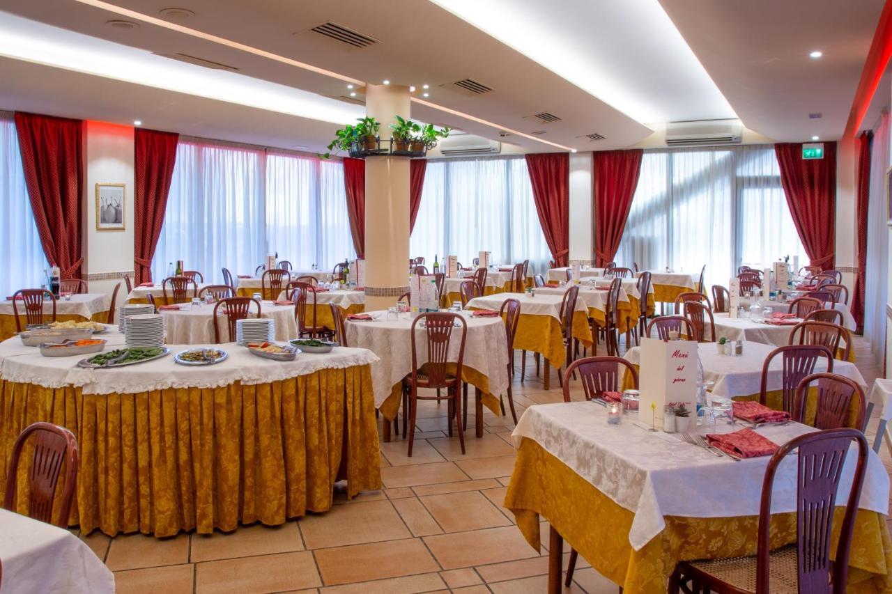 Hotel Tiglio Rimini Exteriör bild